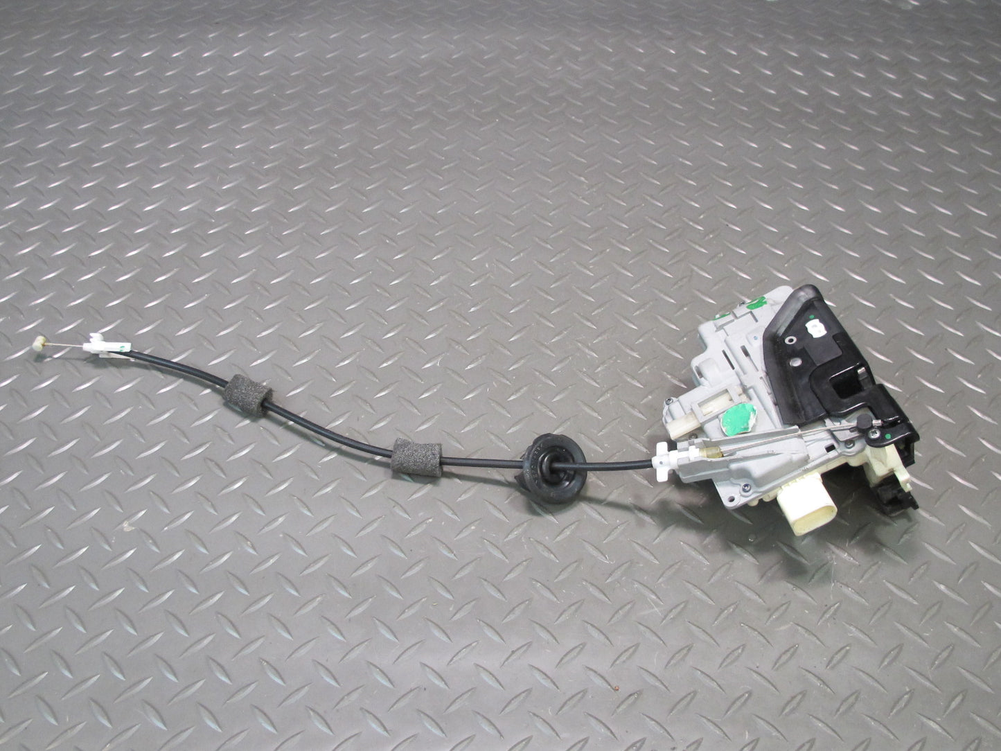 2011-2018 Porsche Cayenne 958 Front Right Pass Side Door Latch Lock Actuator