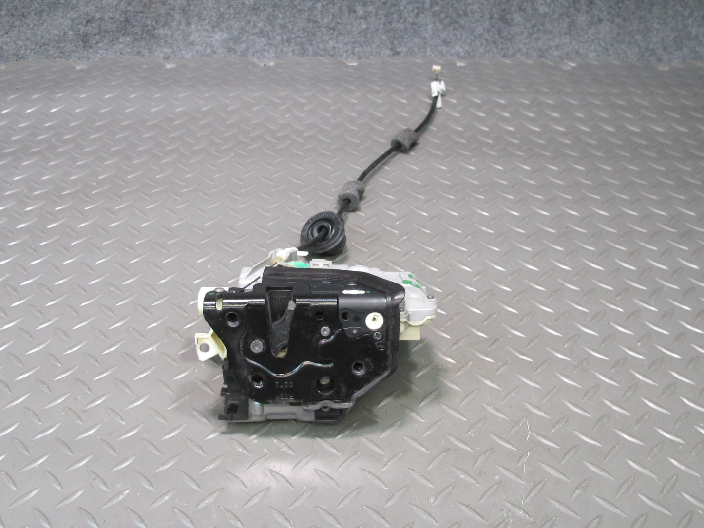 2011-2018 Porsche Cayenne 958 Front Right Pass Side Door Latch Lock Actuator