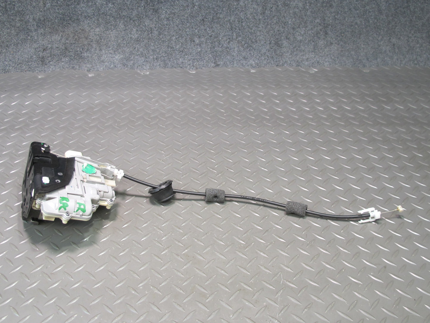 2011-2018 Porsche Cayenne 958 Front Right Pass Side Door Latch Lock Actuator