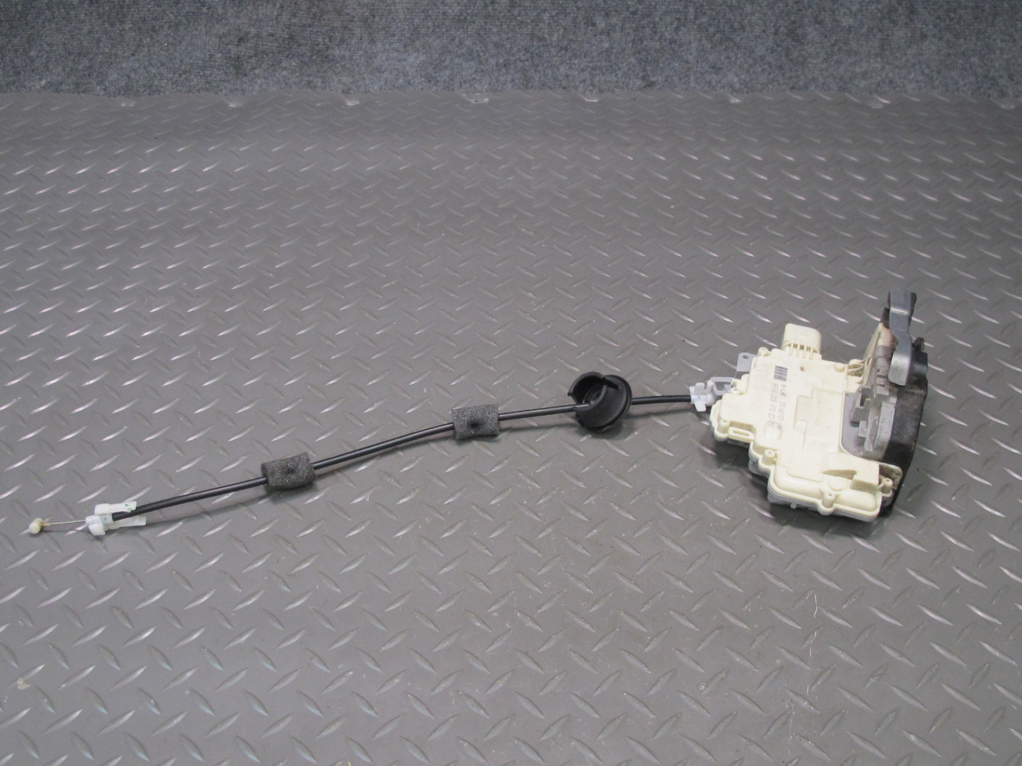 2011-2018 Porsche Cayenne 958 Front Right Pass Side Door Latch Lock Actuator