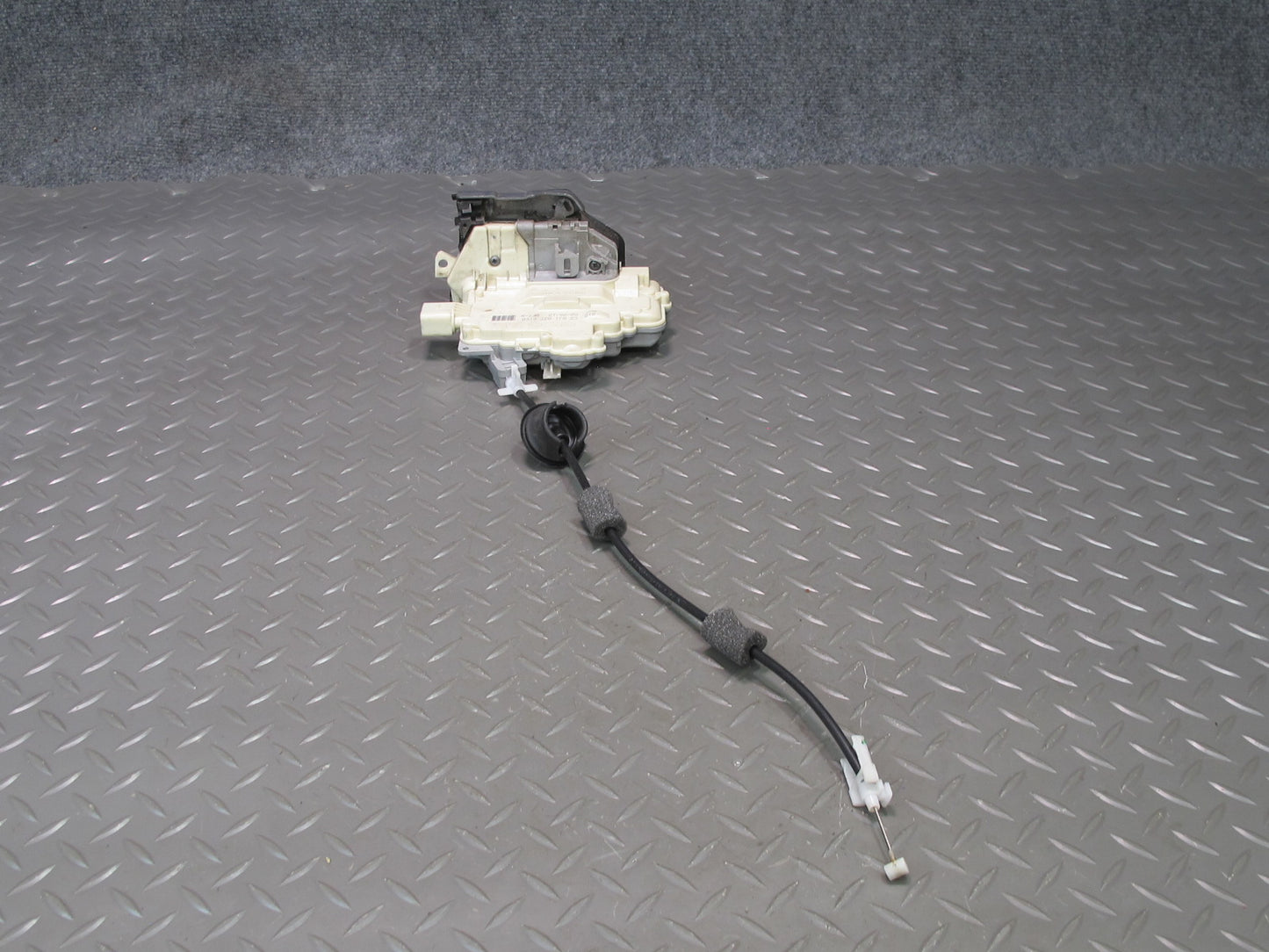 2011-2018 Porsche Cayenne 958 Front Right Pass Side Door Latch Lock Actuator