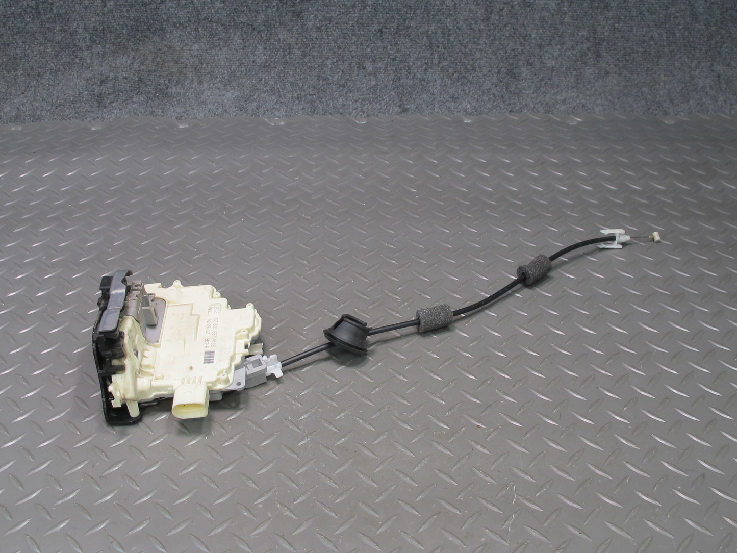 2011-2018 Porsche Cayenne 958 Front Right Pass Side Door Latch Lock Actuator