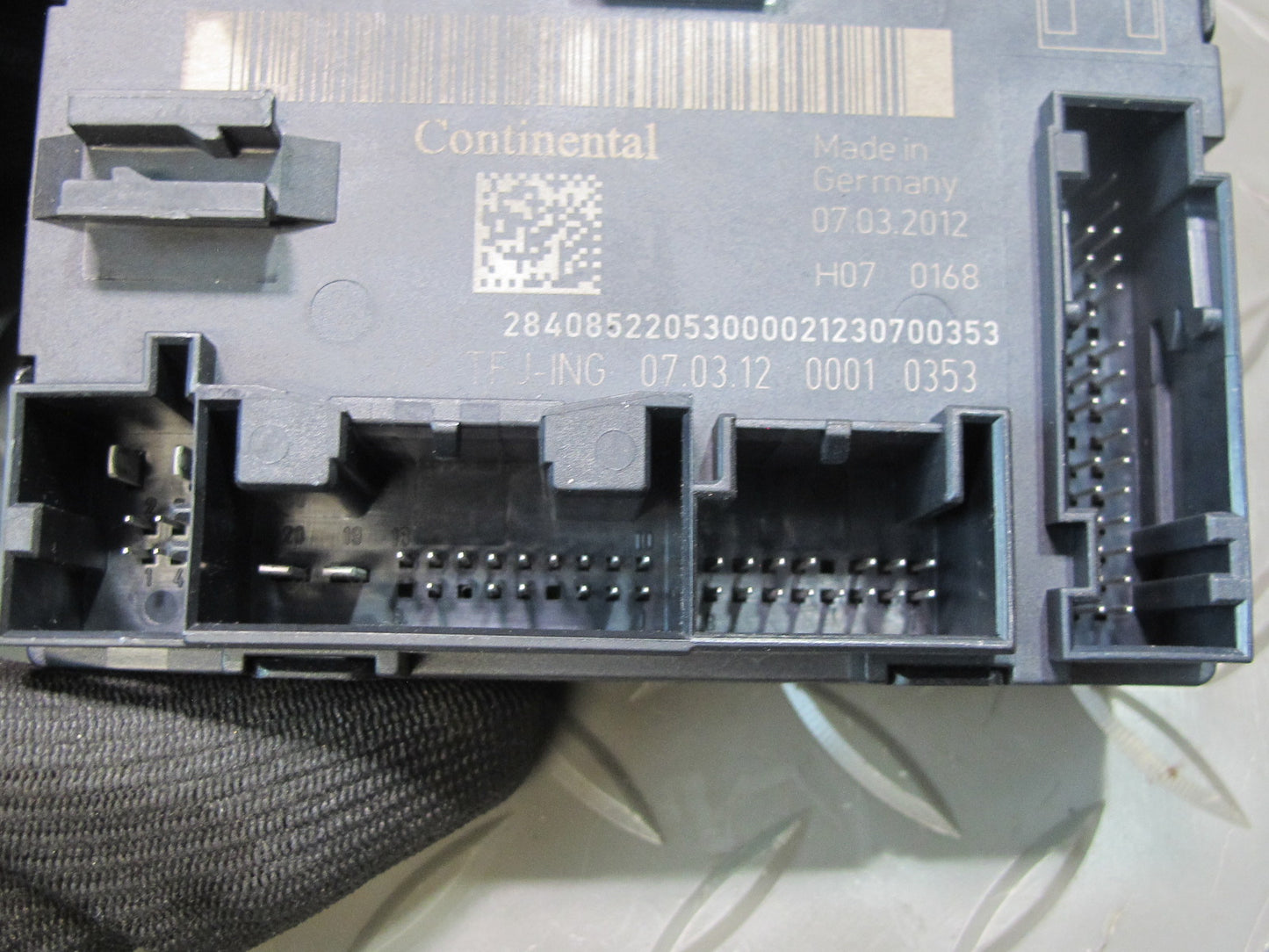 2011-2014 Porsche Cayenne 958 Front Right Side Door Control Module Unit