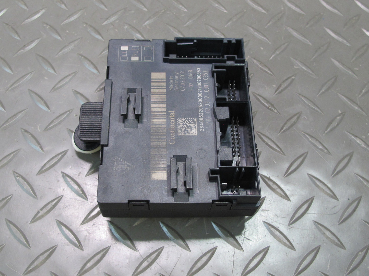 2011-2014 Porsche Cayenne 958 Front Right Side Door Control Module Unit