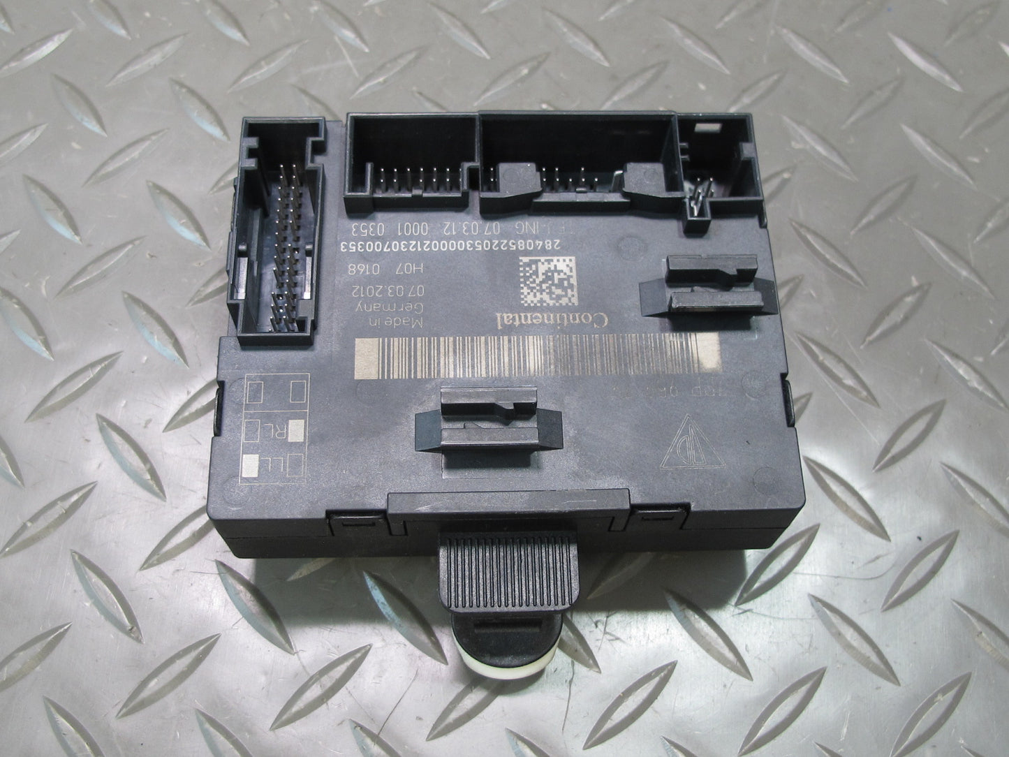 2011-2014 Porsche Cayenne 958 Front Right Side Door Control Module Unit