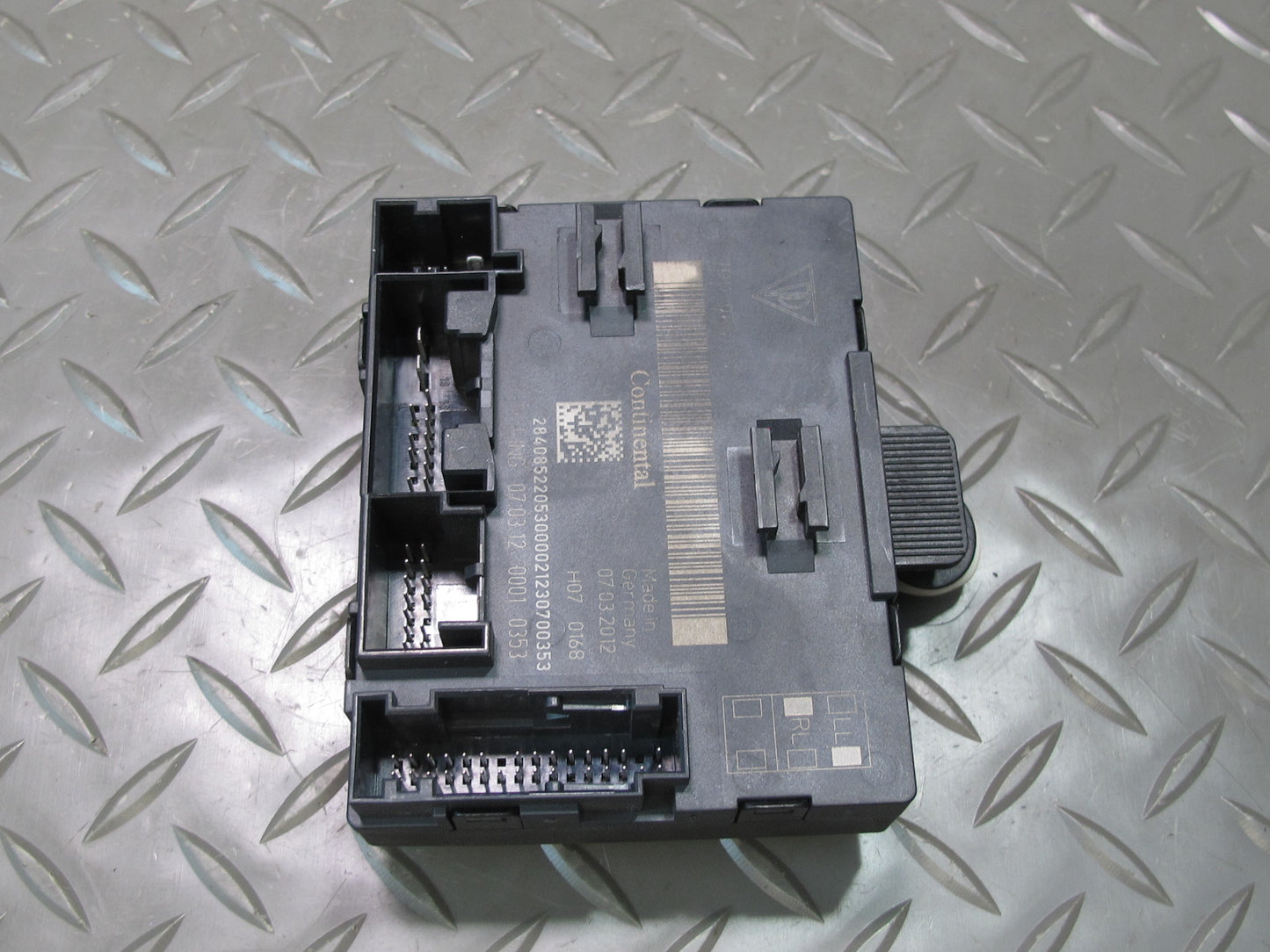 2011-2014 Porsche Cayenne 958 Front Right Side Door Control Module Unit