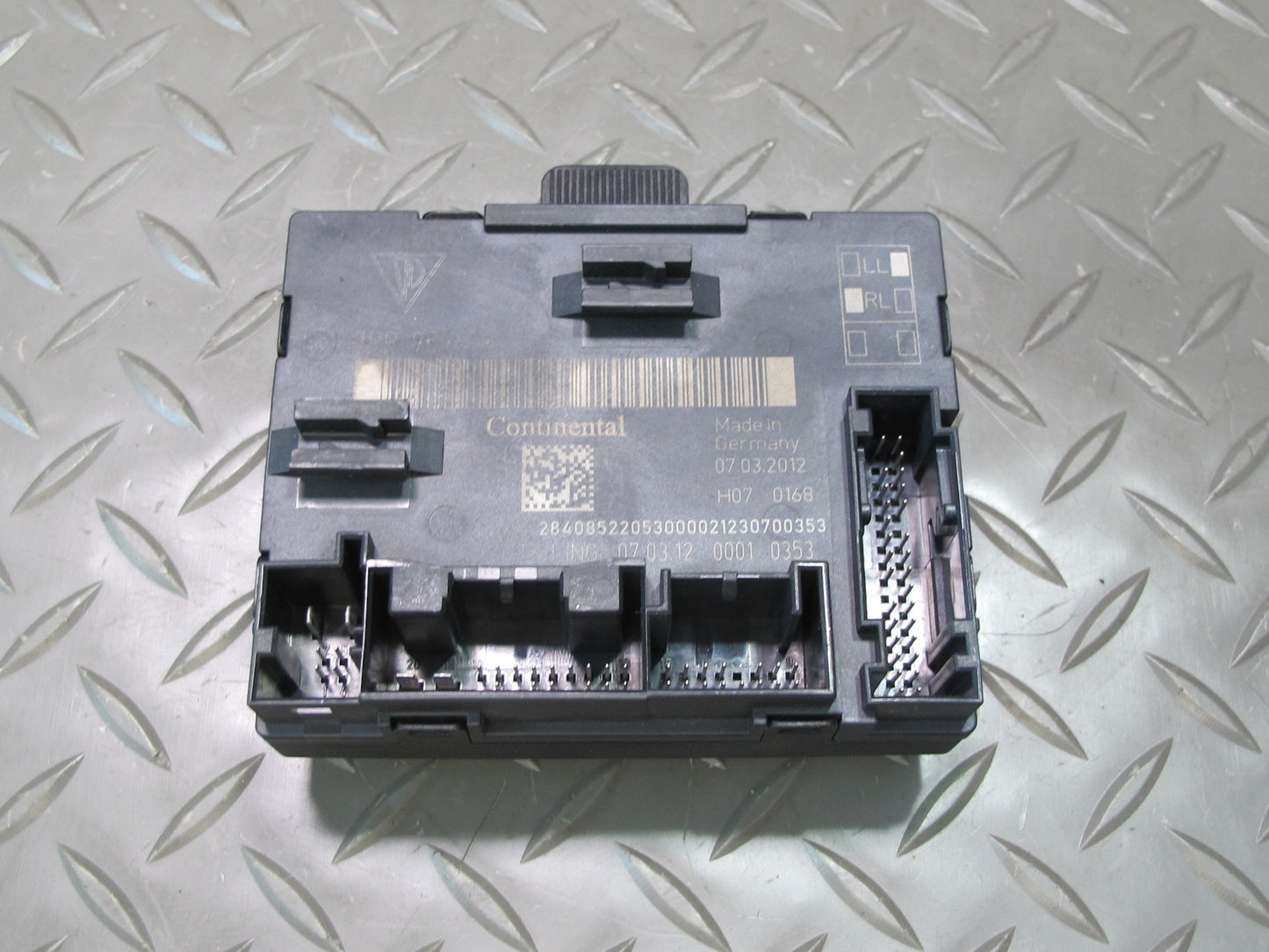 2011-2014 Porsche Cayenne 958 Front Right Side Door Control Module Unit