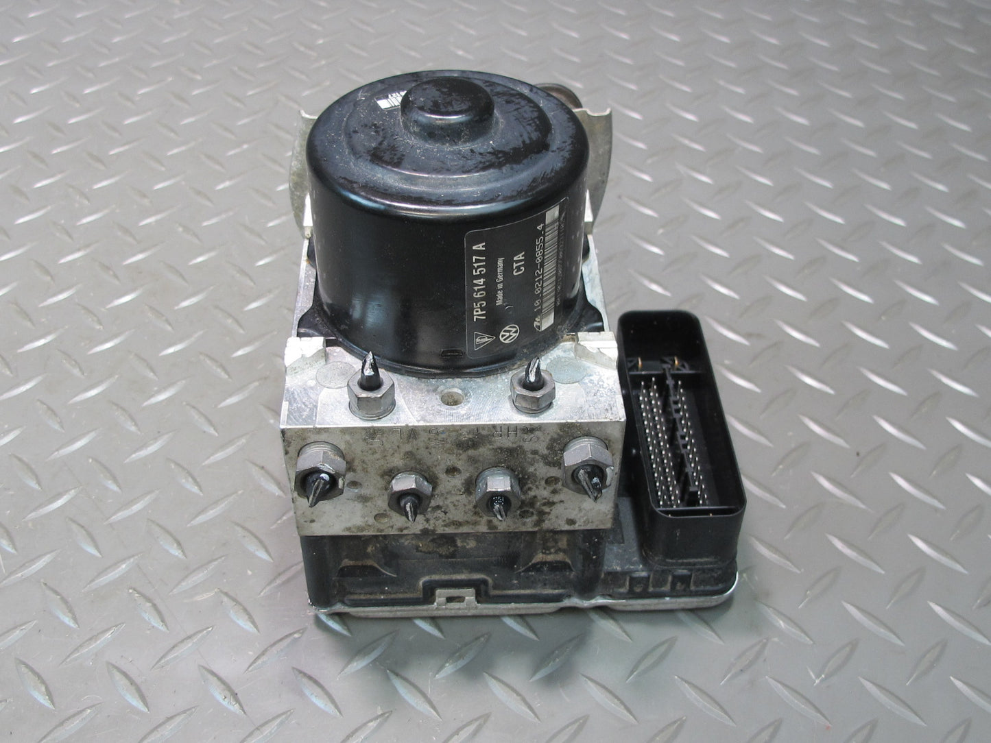 2011-2014 Porsche Cayenne 958 Anti Lock Brake ABS Pump Module 7P5614517A