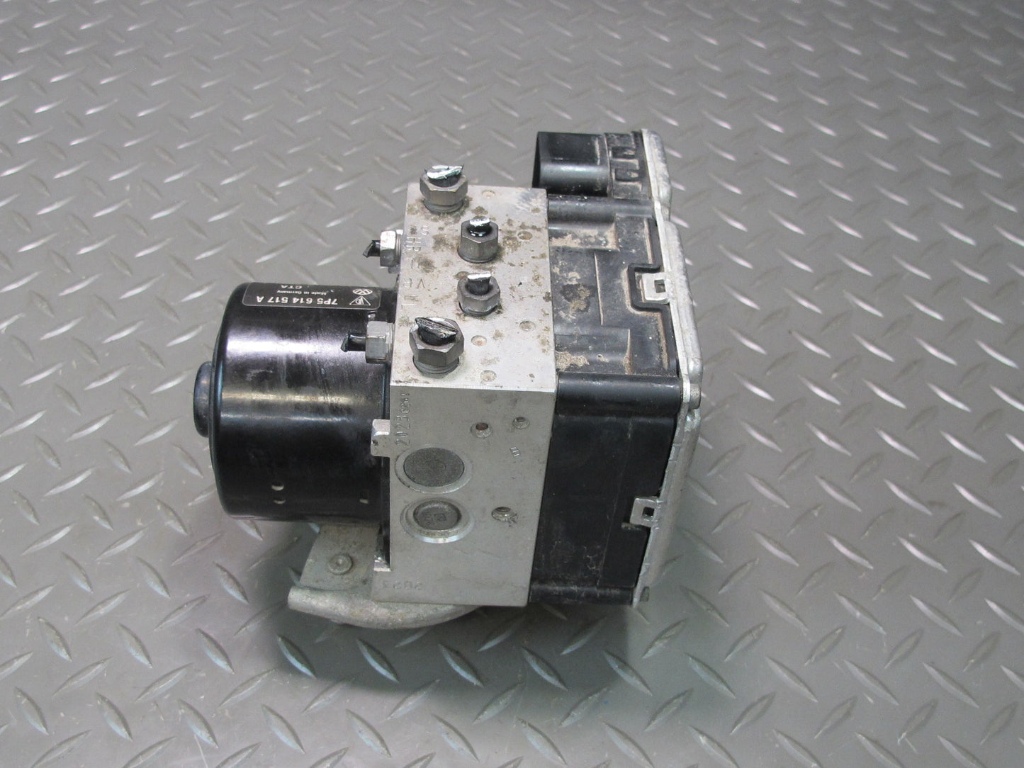 2011-2014 Porsche Cayenne 958 Anti Lock Brake ABS Pump Module 7P5614517A