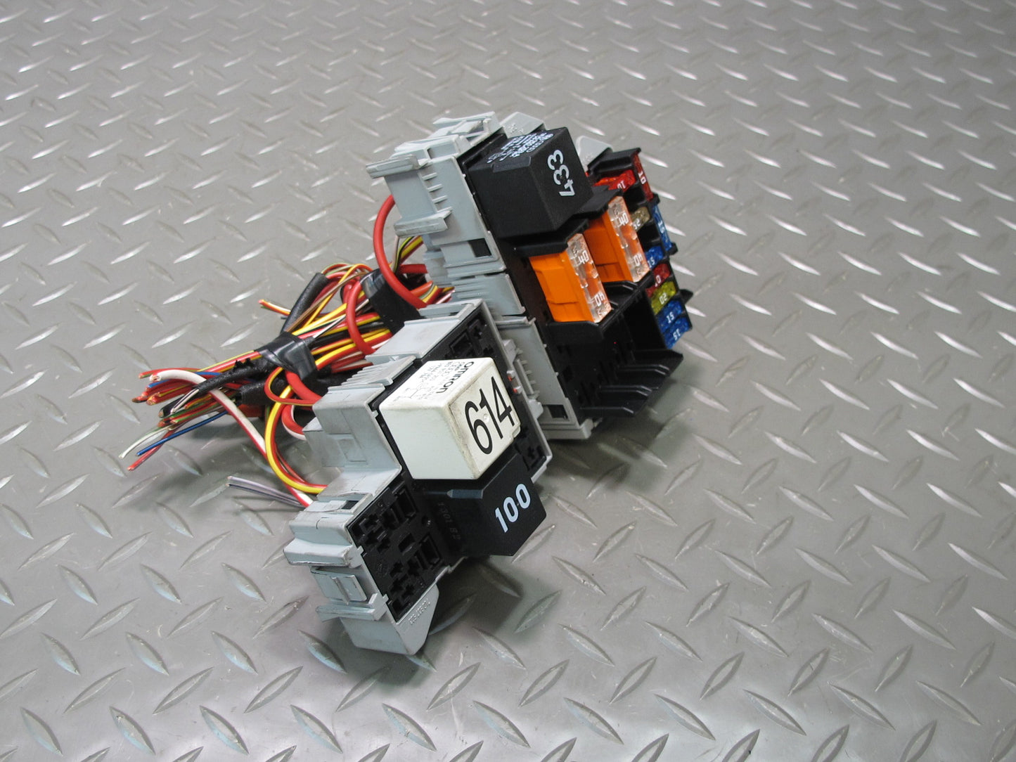 2011-2018 Porsche Cayenne 958 Fuse Relay Box Module