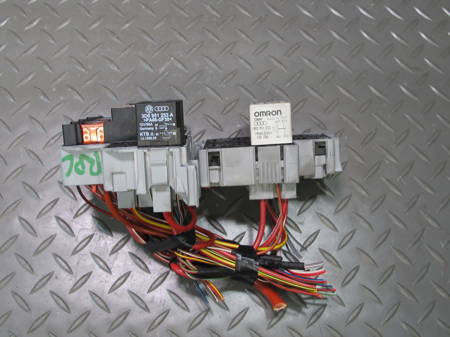 2011-2018 Porsche Cayenne 958 Fuse Relay Box Module