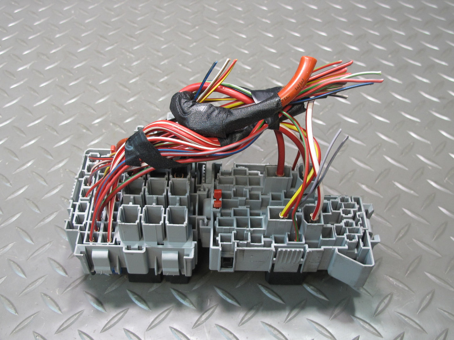 2011-2018 Porsche Cayenne 958 Fuse Relay Box Module