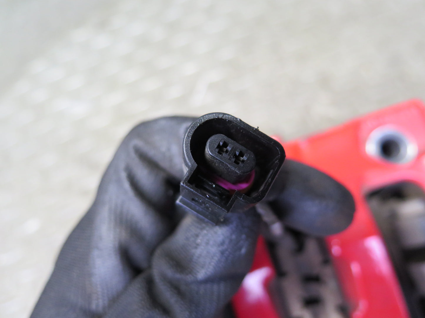 2011-2018 Porsche Cayenne 958 4.8L AWD 19" Rear Brembo Brake Caliper Set of 2