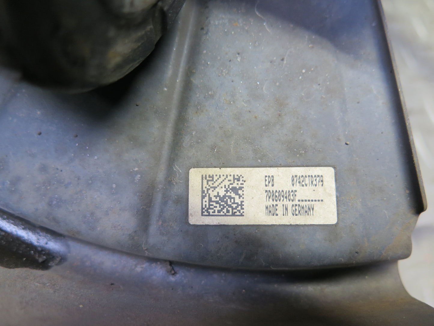 2011-2018 Porsche Cayenne 958 AWD Rear Left Spindle Knuckle Wheel Hub Bearing