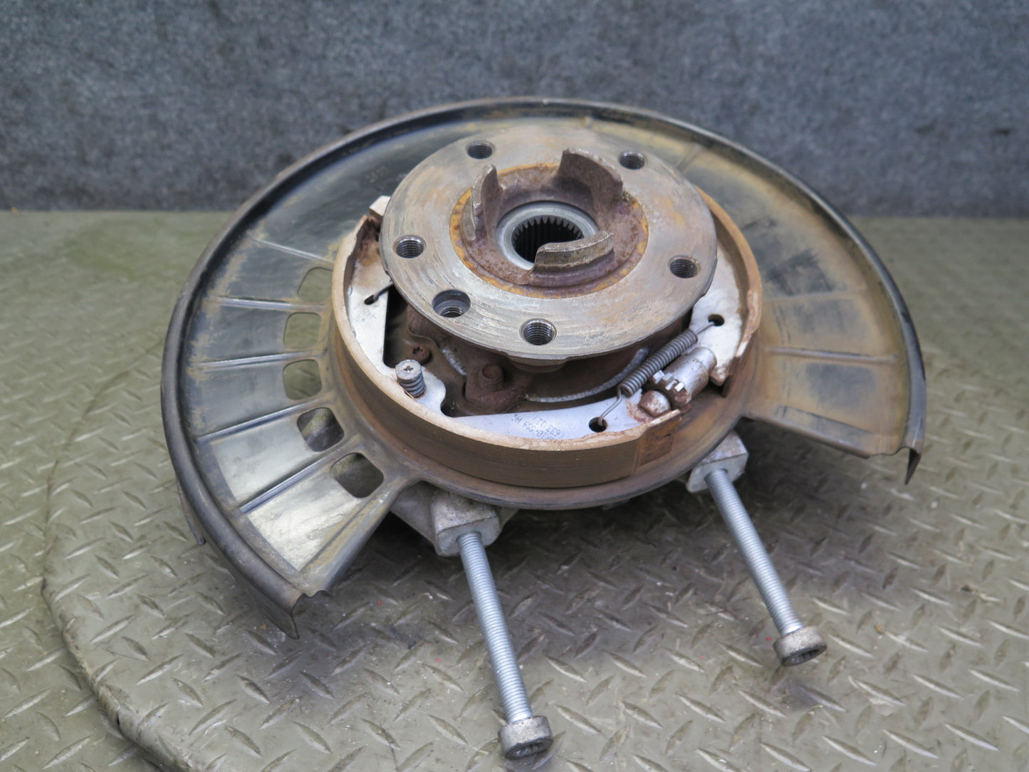 2011-2018 Porsche Cayenne 958 AWD Rear Left Spindle Knuckle Wheel Hub Bearing