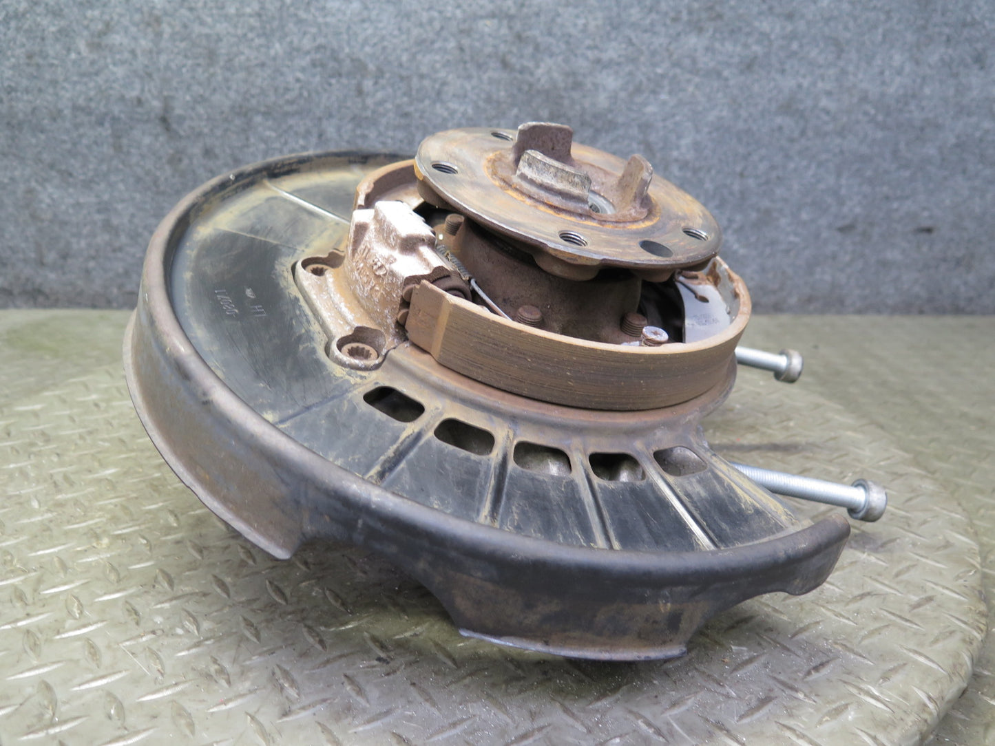 2011-2018 Porsche Cayenne 958 AWD Rear Left Spindle Knuckle Wheel Hub Bearing