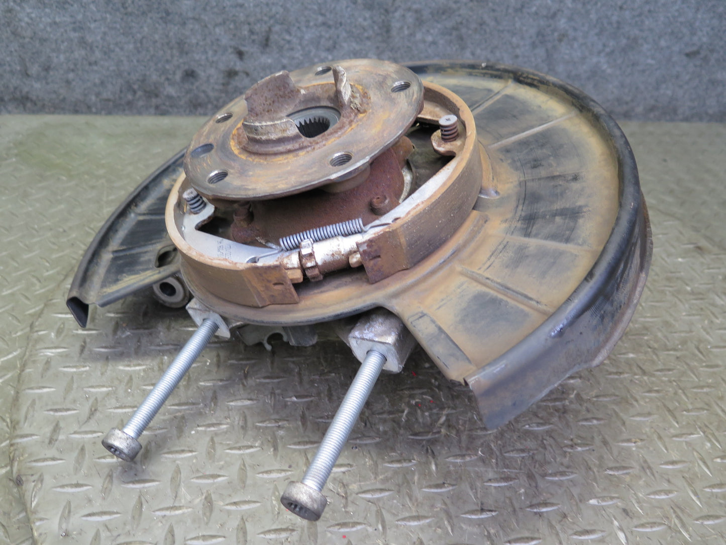 2011-2018 Porsche Cayenne 958 AWD Rear Left Spindle Knuckle Wheel Hub Bearing