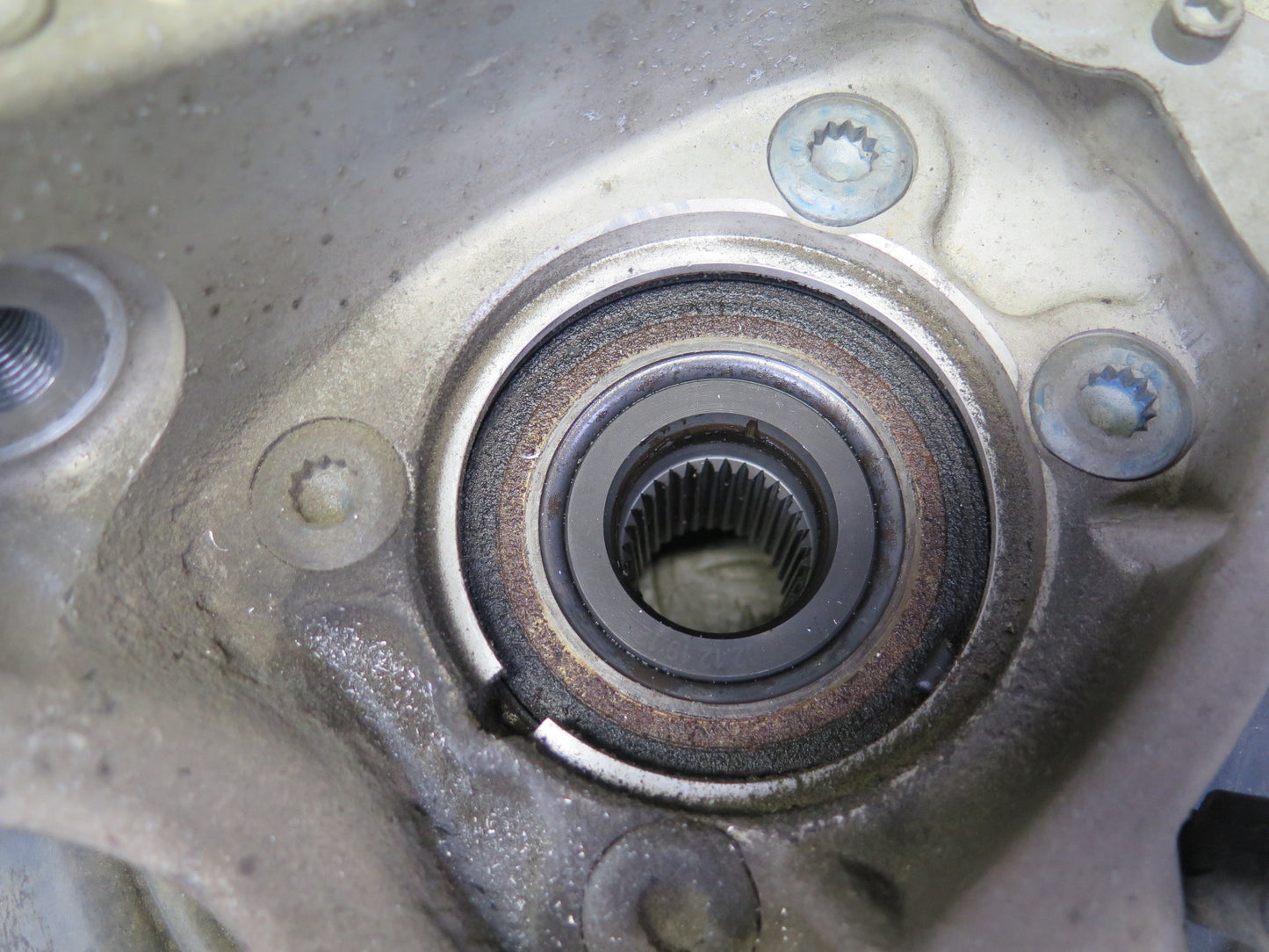 2011-2018 Porsche Cayenne 958 AWD Rear Left Spindle Knuckle Wheel Hub Bearing