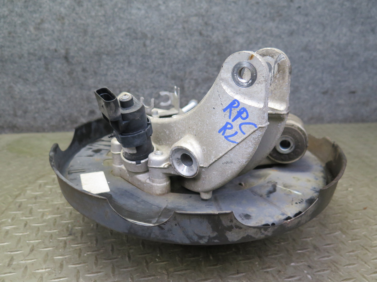 2011-2018 Porsche Cayenne 958 AWD Rear Left Spindle Knuckle Wheel Hub Bearing