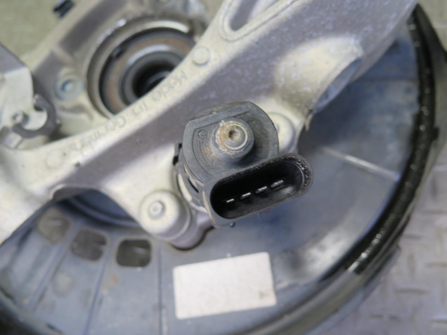 2011-2018 Porsche Cayenne 958 AWD Rear Left Spindle Knuckle Wheel Hub Bearing