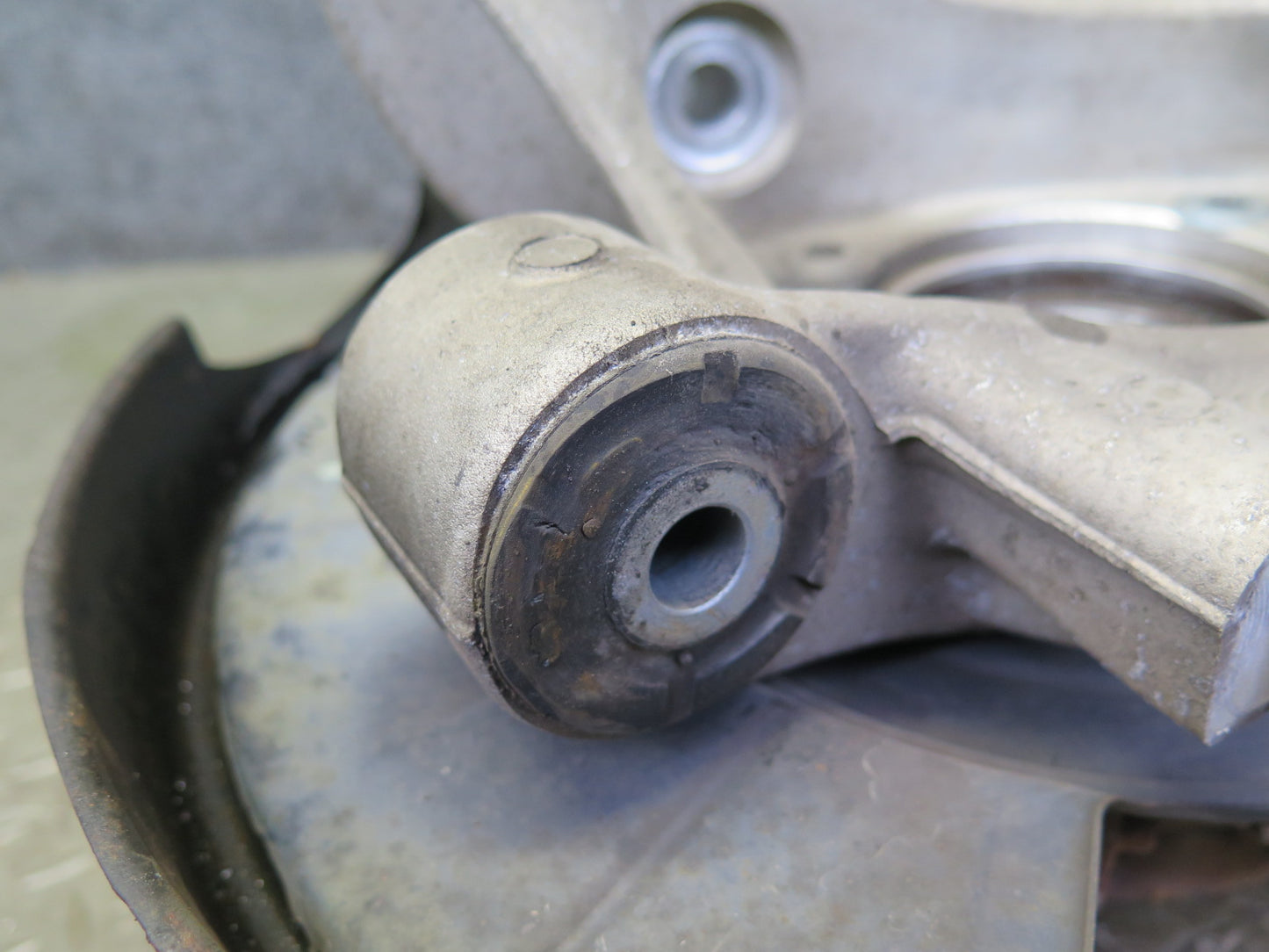 2011-2018 Porsche Cayenne 958 AWD Rear Left Spindle Knuckle Wheel Hub Bearing