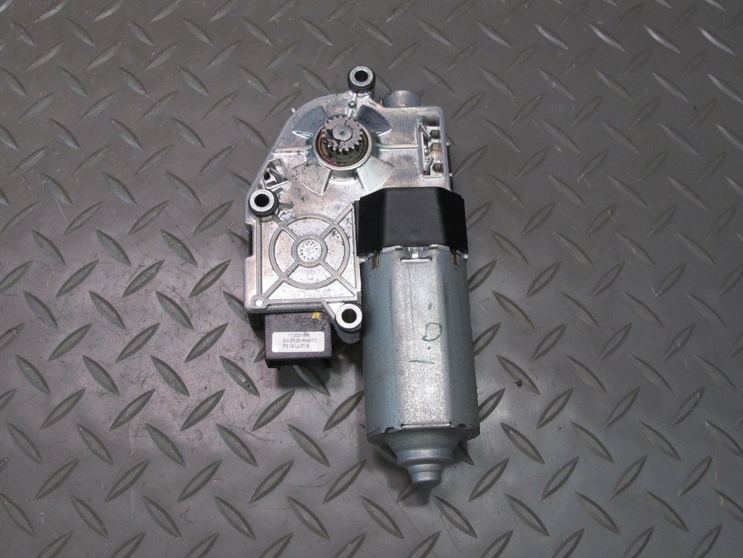 2011-2018 Porsche Cayenne 958 Front Panoramic Sunroof Drive Motor