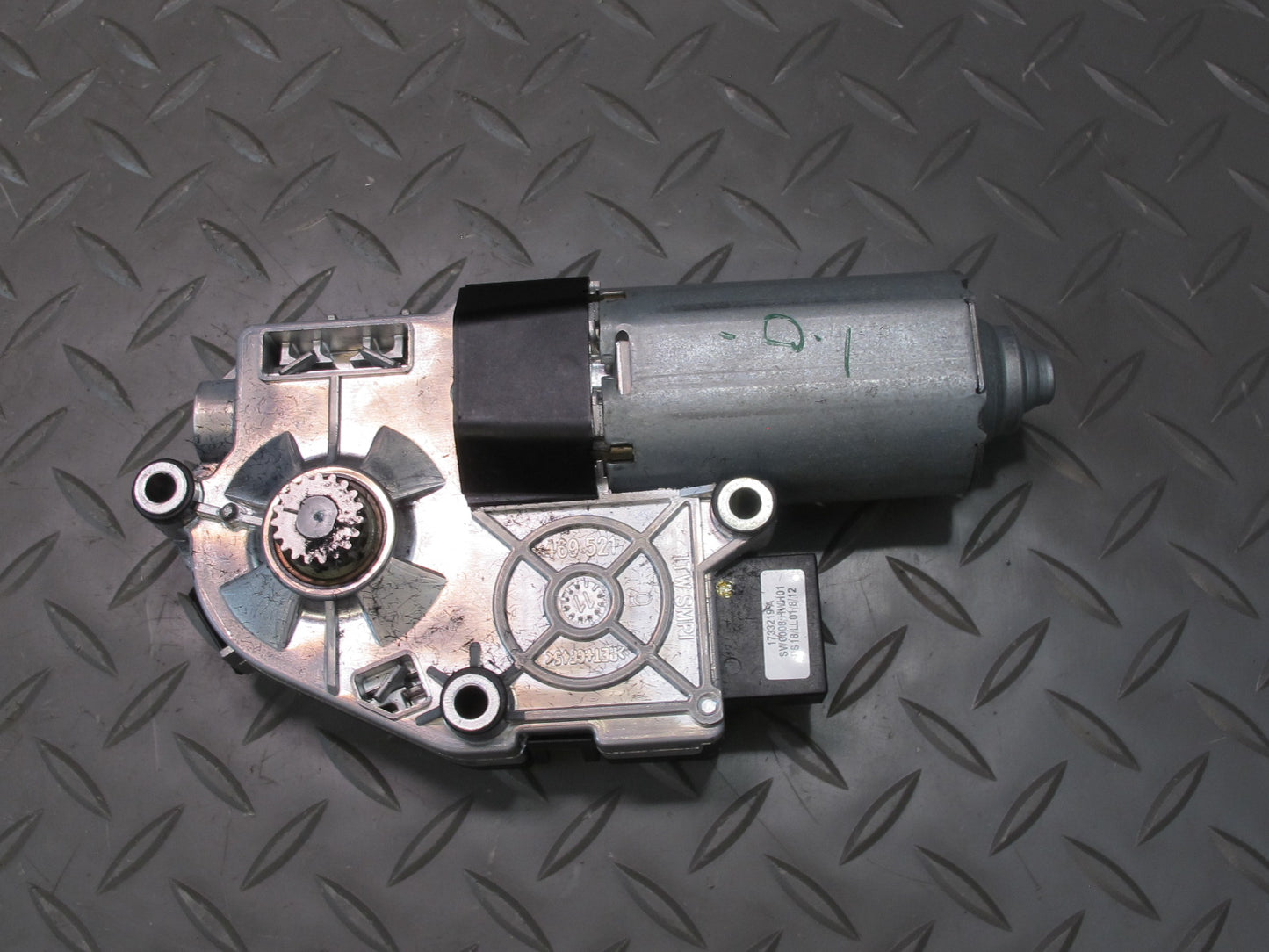2011-2018 Porsche Cayenne 958 Front Panoramic Sunroof Drive Motor