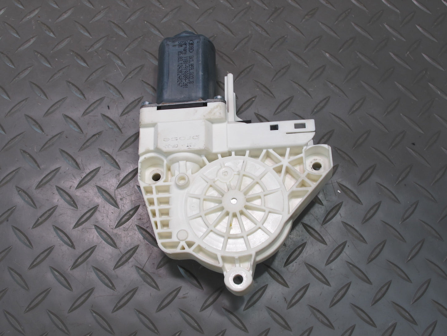 2011-2018 Porsche Cayenne 958 Front Right Pass Side Window Regulator Motor