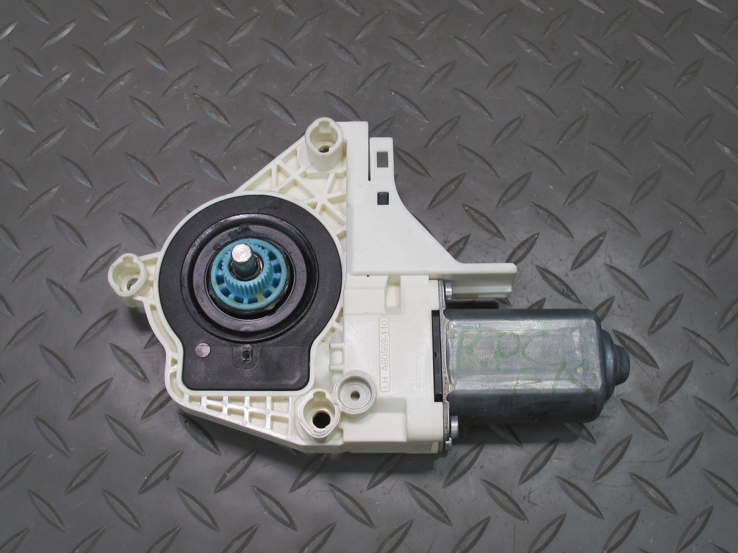 2011-2018 Porsche Cayenne 958 Front Right Pass Side Window Regulator Motor