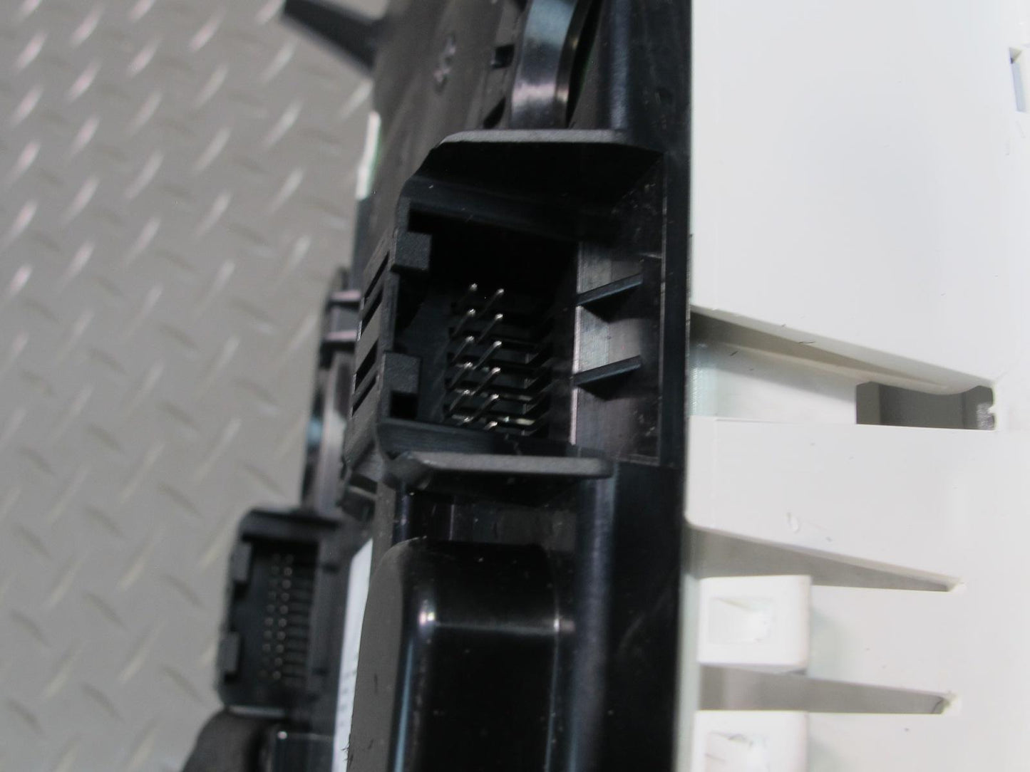 2011-2014 Porsche Cayenne 958 Center Console Upper Overhead Dome Light Lamp