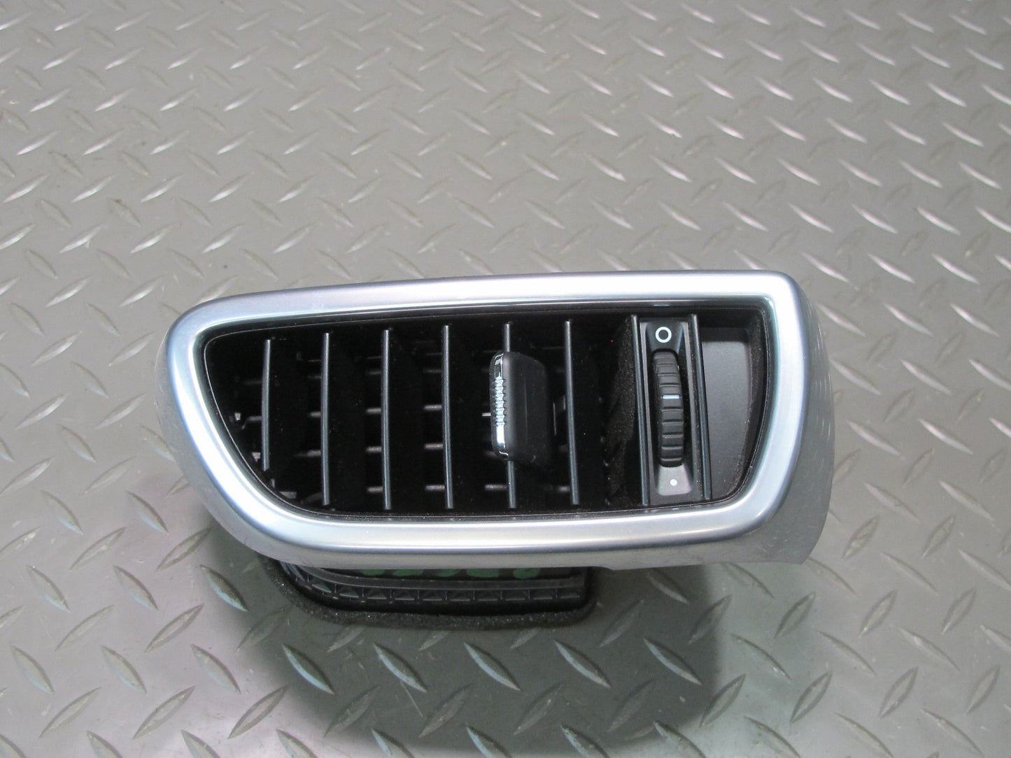 2011-2018 Porsche Cayenne 958 Dash Front Right A/C Air Vent Grille 7P5819704A