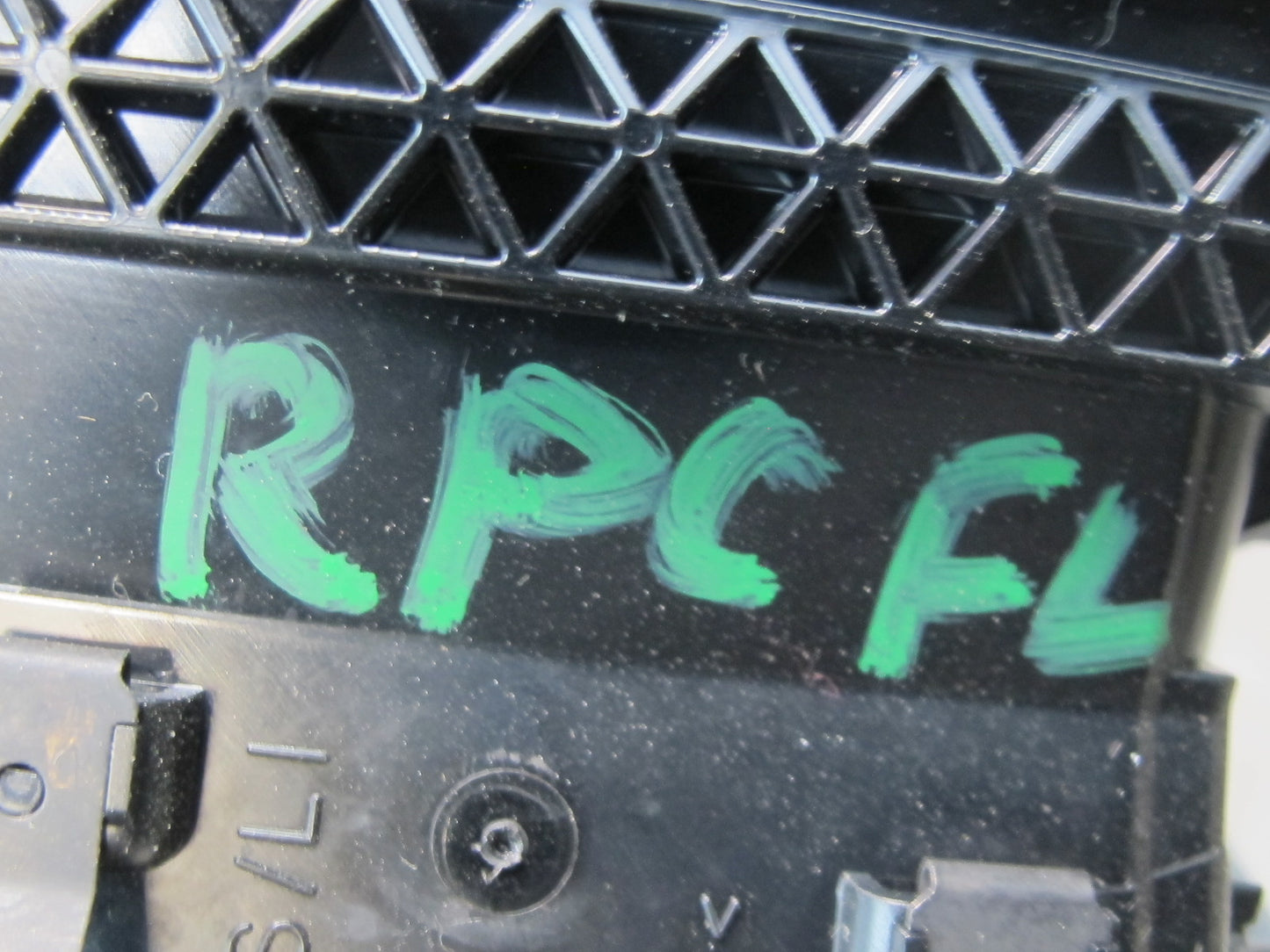 2011-2018 Porsche Cayenne 958 Dash Front Left A/C Air Vent Grille 7P5819703A