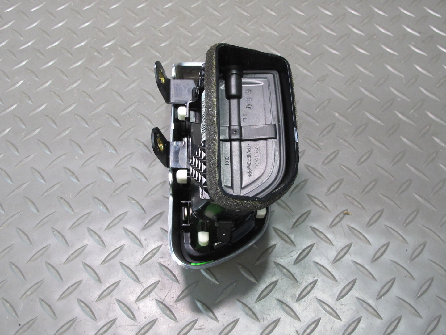 2011-2018 Porsche Cayenne 958 Dash Front Left A/C Air Vent Grille 7P5819703A