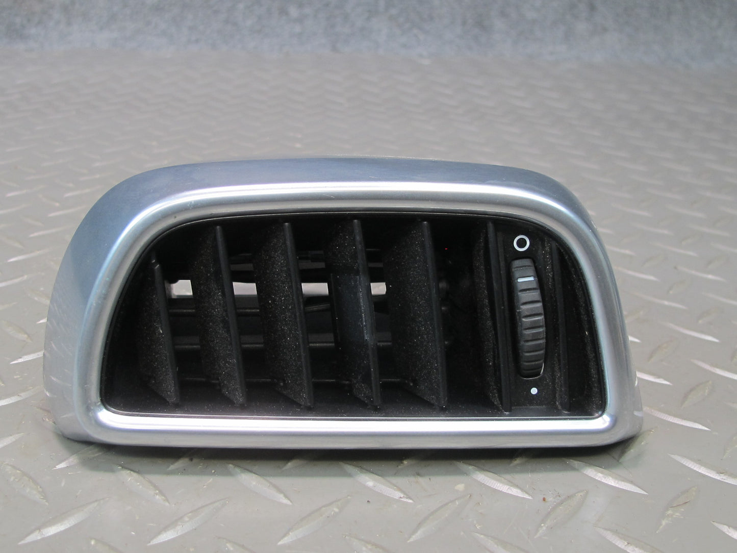 2011-2018 Porsche Cayenne 958 Rear Right Side Center A/C Heater Air Vent Grille