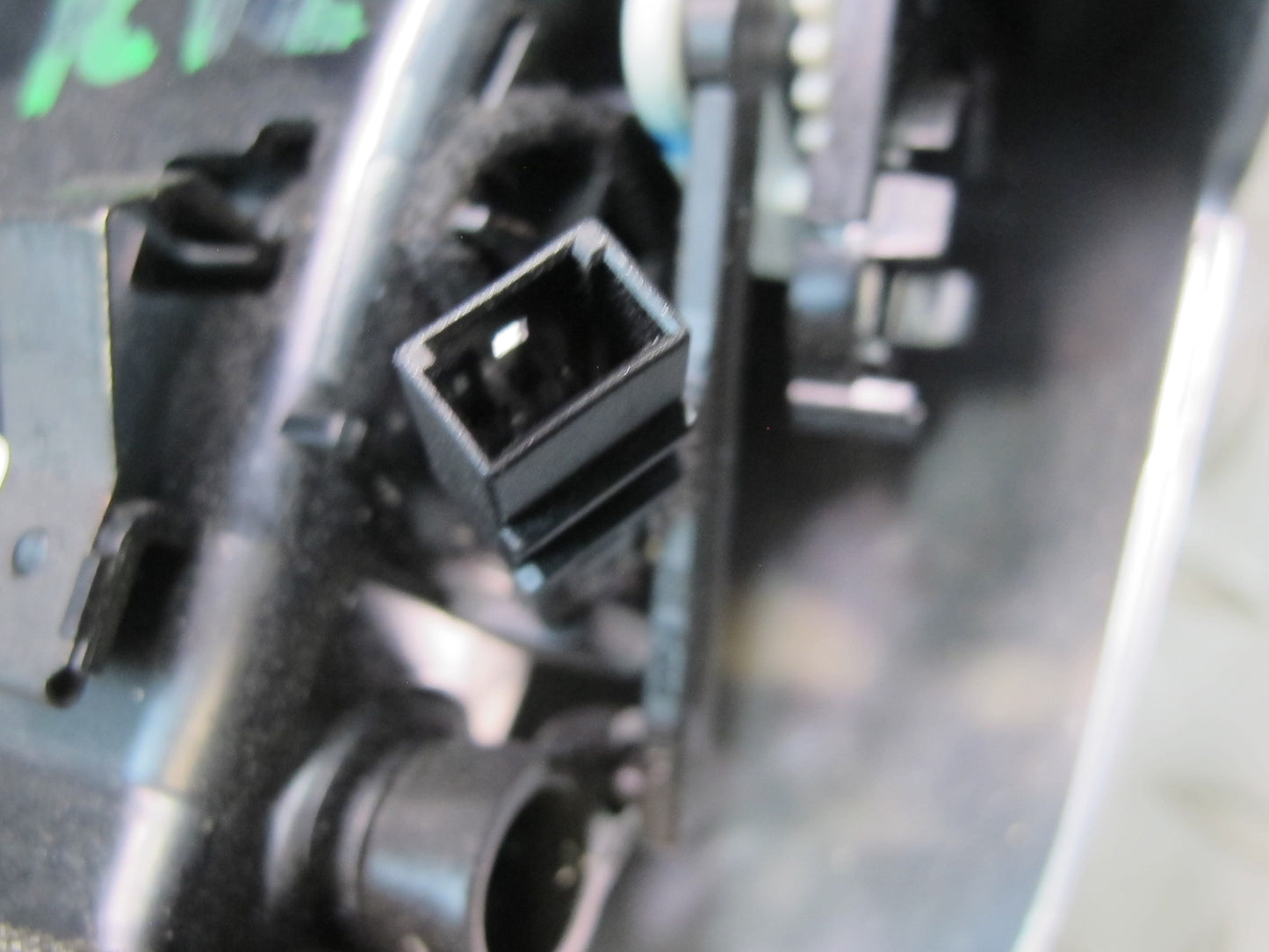 2011-2018 Porsche Cayenne 958 Rear Right Side Center A/C Heater Air Vent Grille