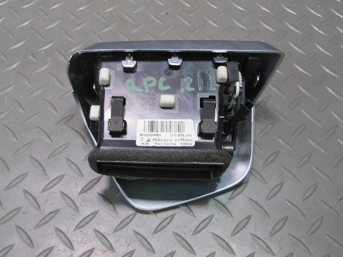 2011-2018 Porsche Cayenne 958 Rear Right Side Center A/C Heater Air Vent Grille