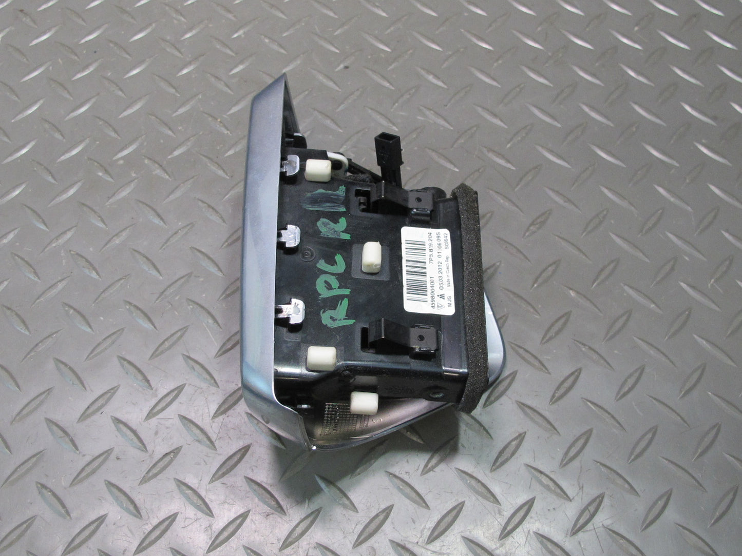 2011-2018 Porsche Cayenne 958 Rear Right Side Center A/C Heater Air Vent Grille