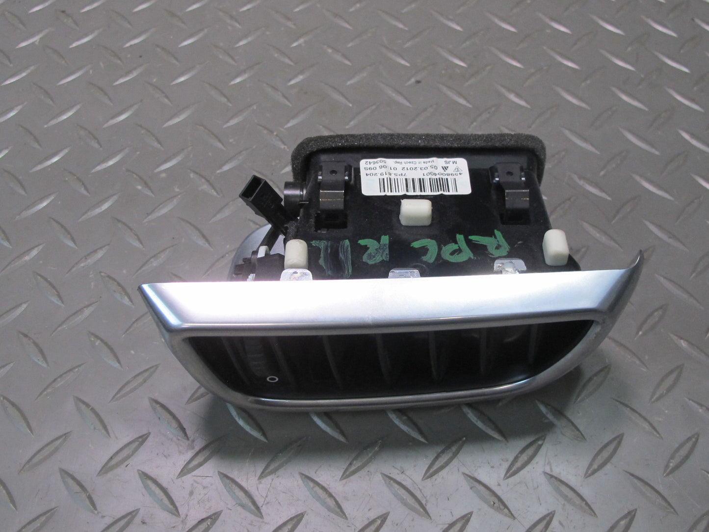 2011-2018 Porsche Cayenne 958 Rear Right Side Center A/C Heater Air Vent Grille