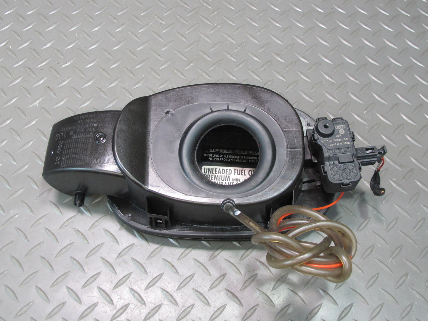 2011-2018 Porsche Cayenne 958 Fuel Gas Tank Filler Door Lid Cover Black