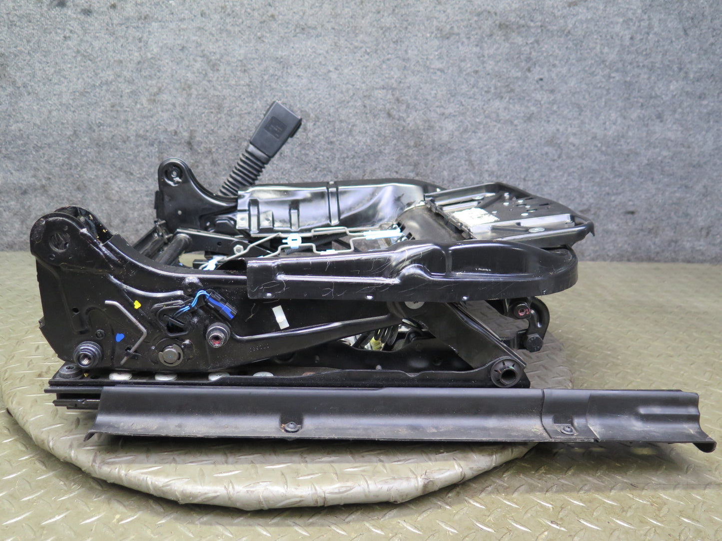 07-13 BMW E93 335i Convert Front Right Sport Seat Lower Frame Track Rail 64K OEM