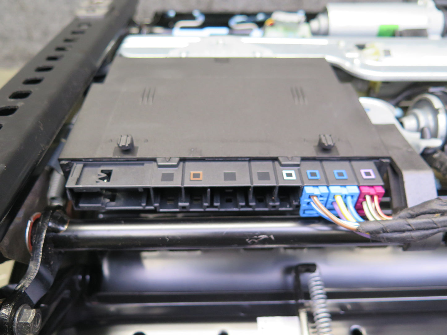 07-13 BMW E93 335i Convert Front Right Sport Seat Lower Frame Track Rail 64K OEM