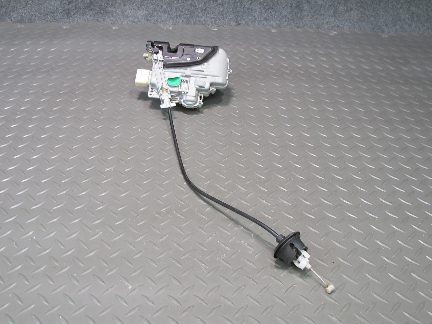 2011-2018 Porsche Cayenne 958 Front Left Driver Side Door Latch Lock Actuator