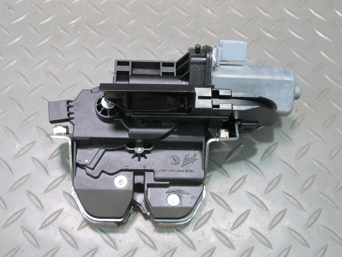 2011-2018 Porsche Cayenne 958 Rear Trunk Lid Hatch Lock Latch Actuator