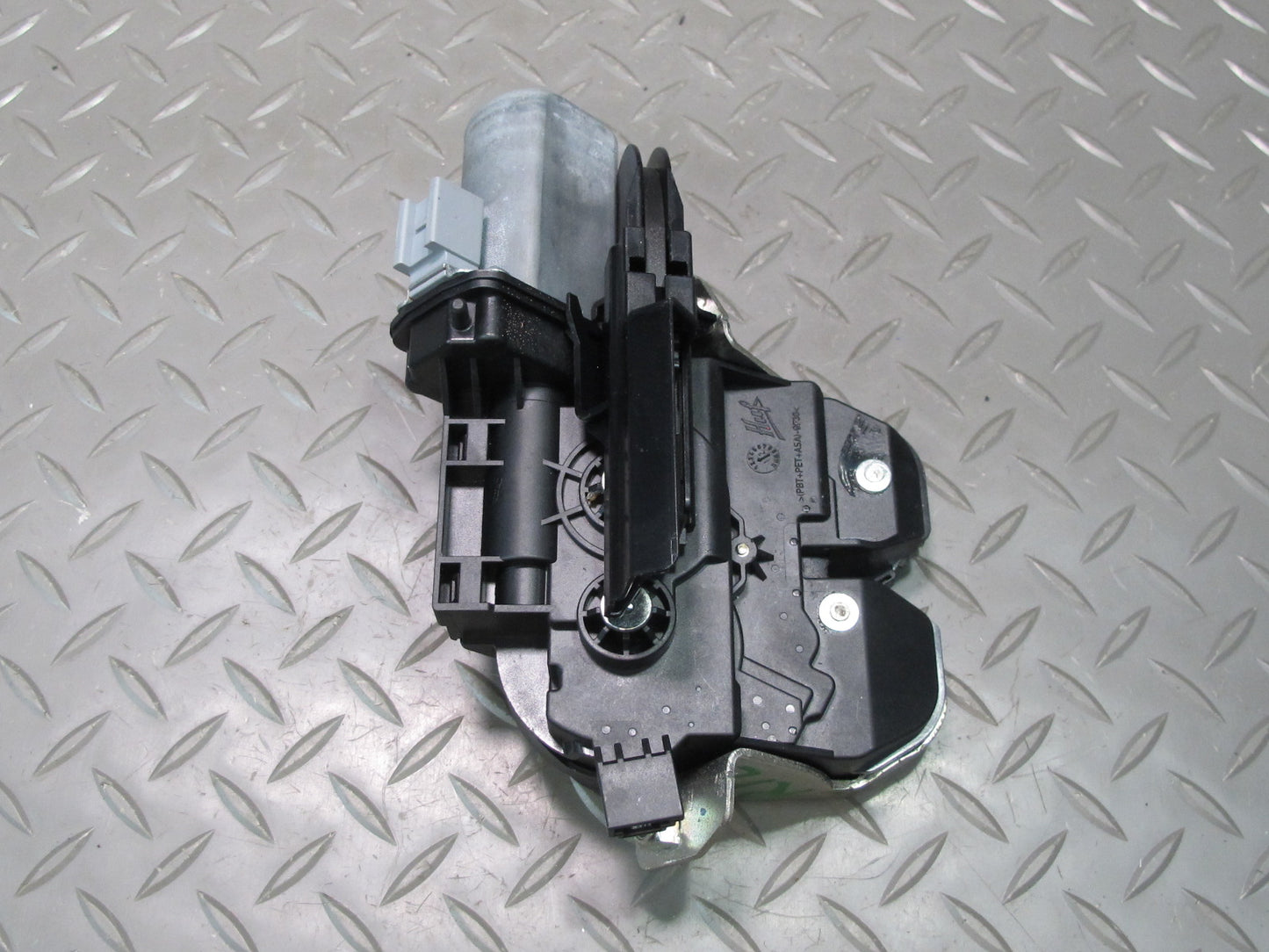 2011-2018 Porsche Cayenne 958 Rear Trunk Lid Hatch Lock Latch Actuator