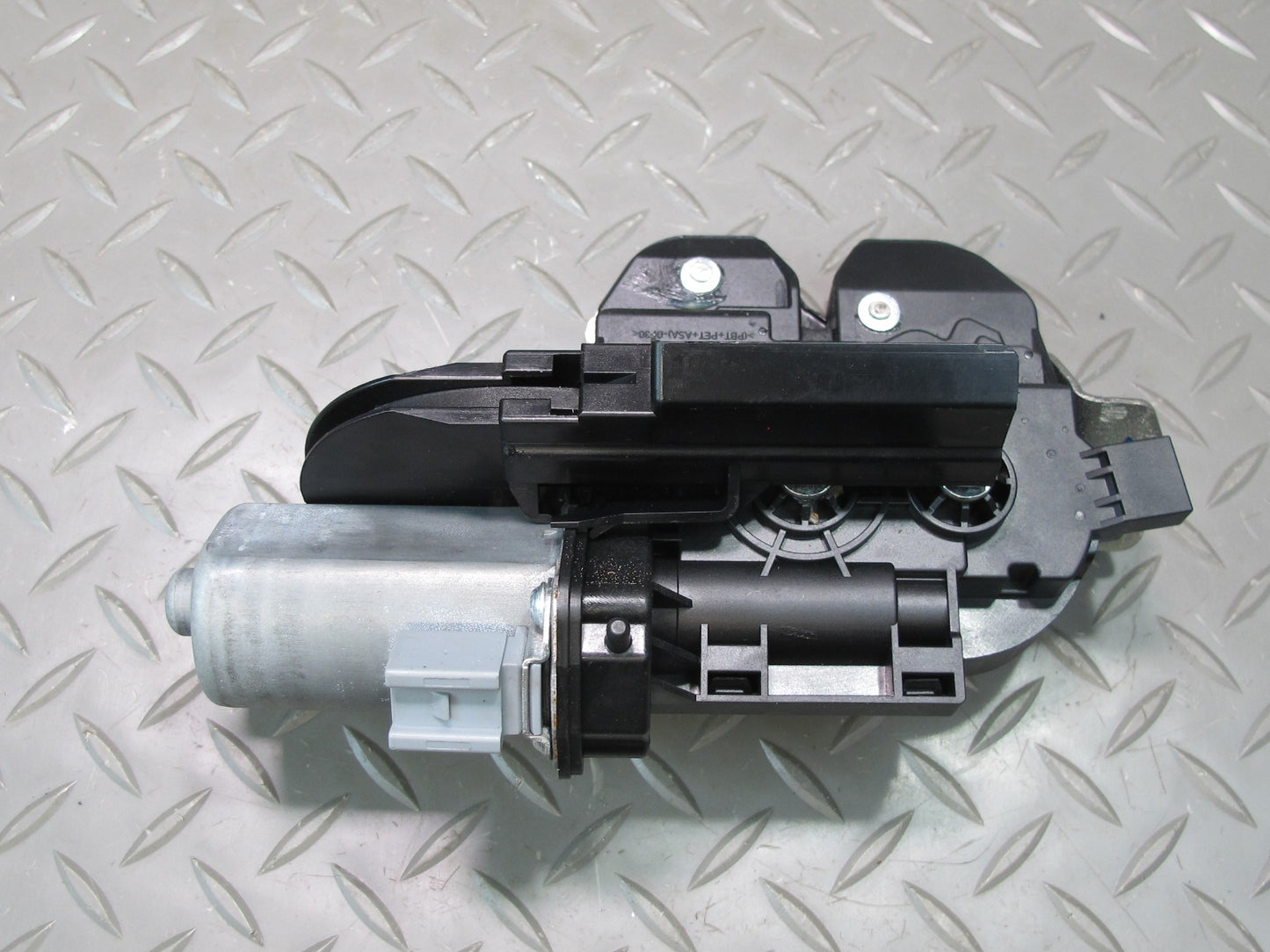 2011-2018 Porsche Cayenne 958 Rear Trunk Lid Hatch Lock Latch Actuator