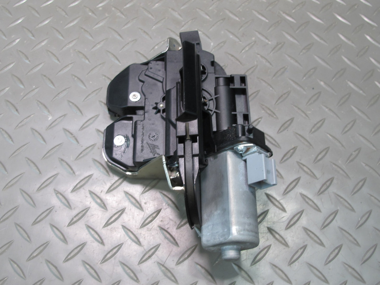 2011-2018 Porsche Cayenne 958 Rear Trunk Lid Hatch Lock Latch Actuator