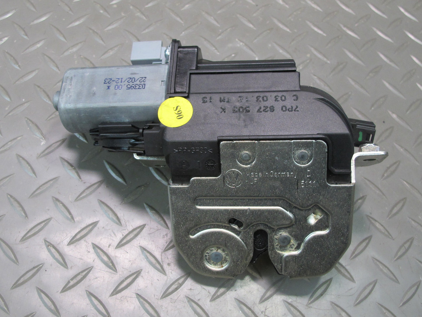 2011-2018 Porsche Cayenne 958 Rear Trunk Lid Hatch Lock Latch Actuator