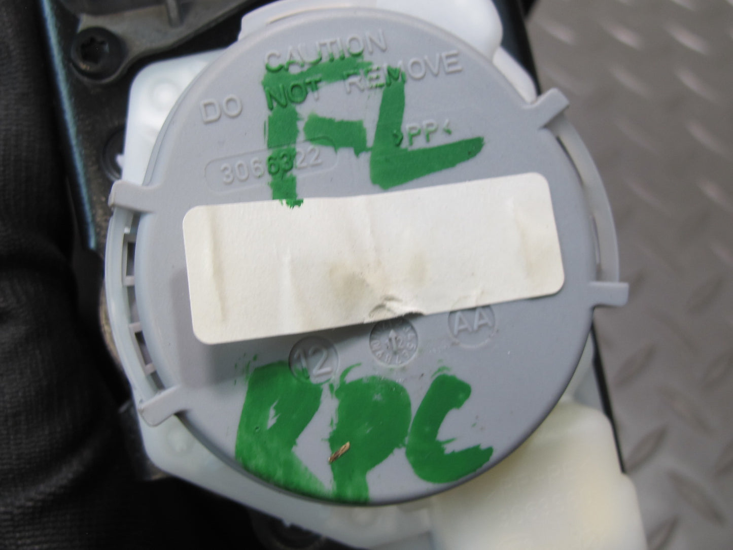 11-18 PORSCHE CAYENNE FRONT LEFT DRIVER SIDE SEATBELT RETRACTOR OEM