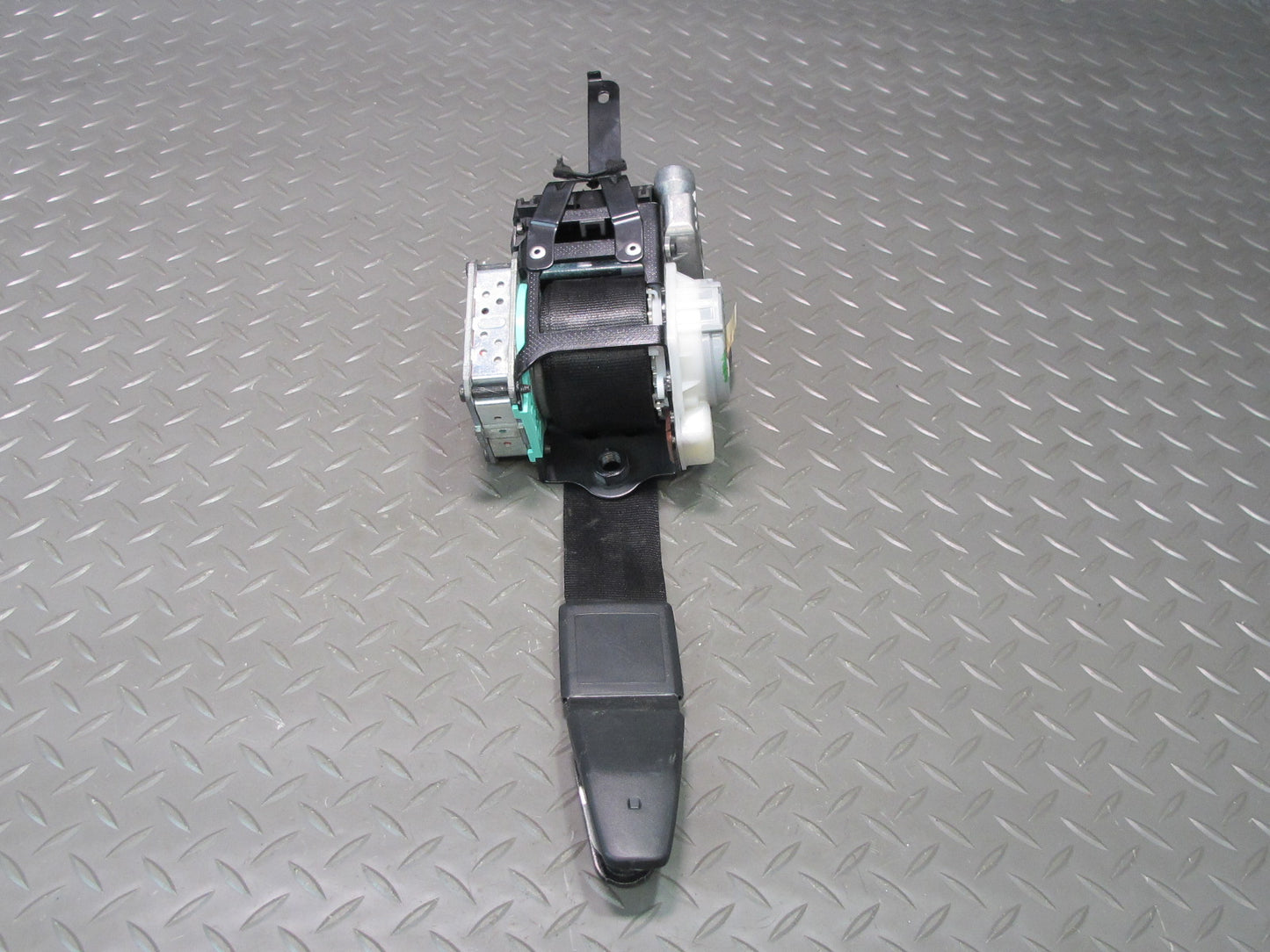 11-18 PORSCHE CAYENNE FRONT LEFT DRIVER SIDE SEATBELT RETRACTOR OEM