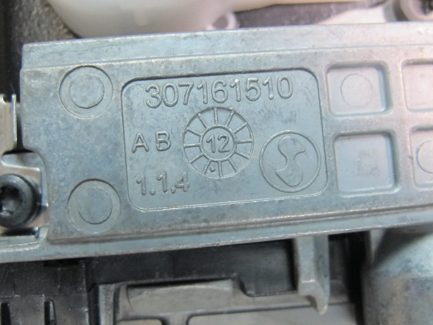 11-18 PORSCHE CAYENNE FRONT LEFT DRIVER SIDE SEATBELT RETRACTOR OEM